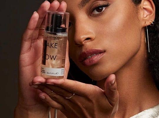 Фиксирующий спрей с эффектом сияния Shake Fix Glow Spray 2
