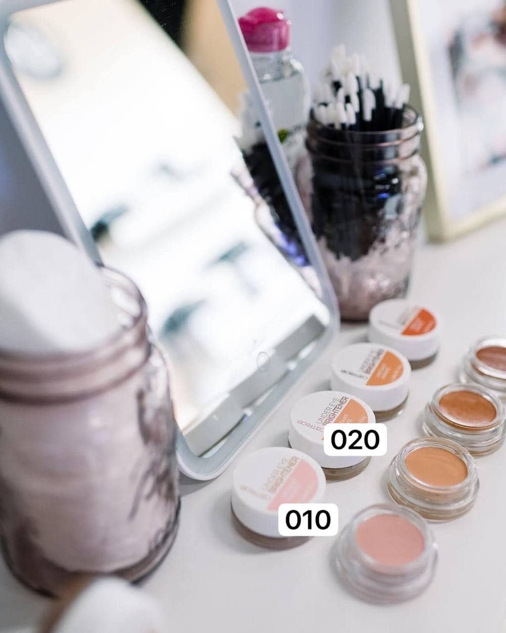 Корректор для области вокруг глаз Under Eye Brightener, 020 Warm Nude 4