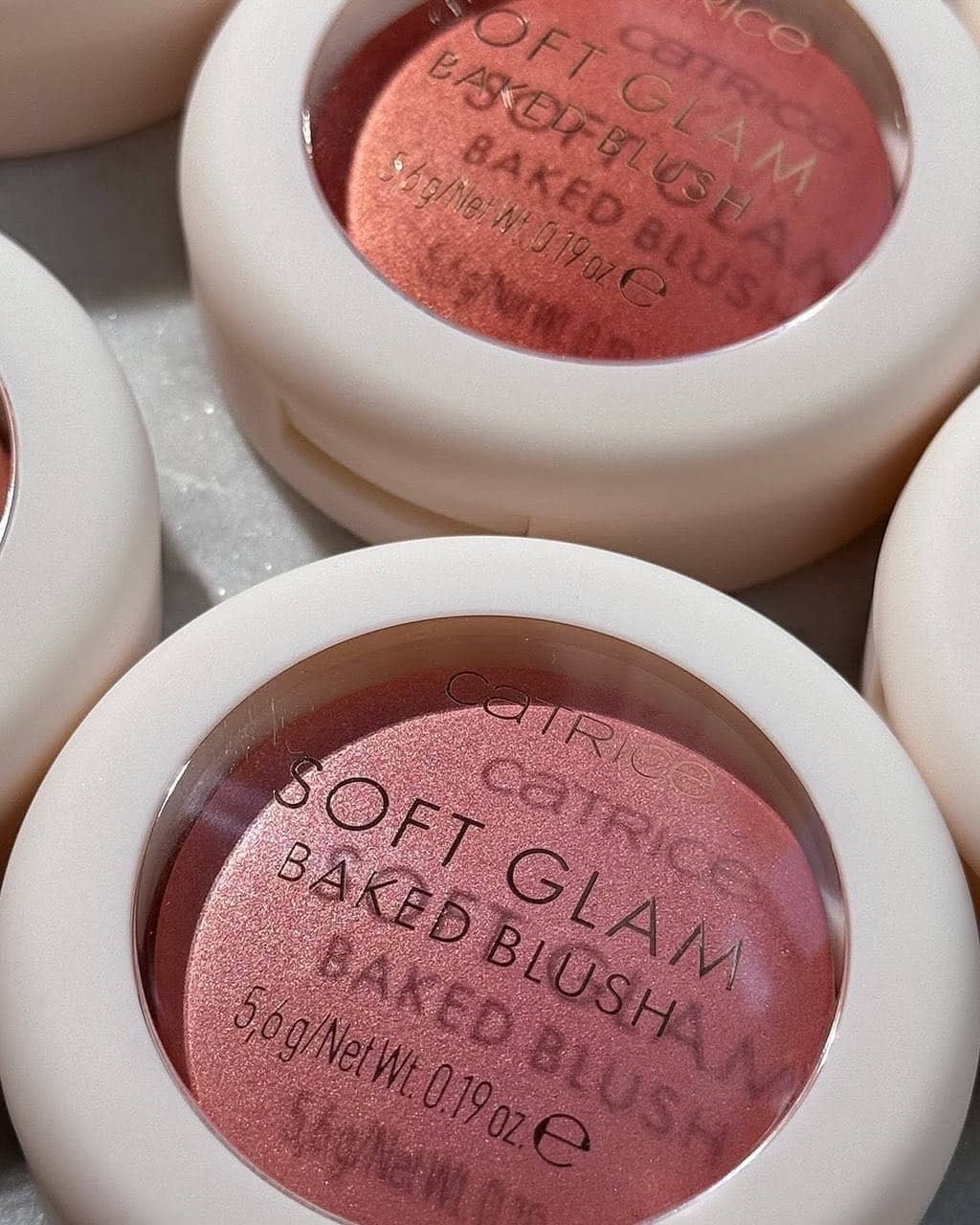 Румяна запеченные Soft Glam Baked Blush, 010 On Cloud Pink 8