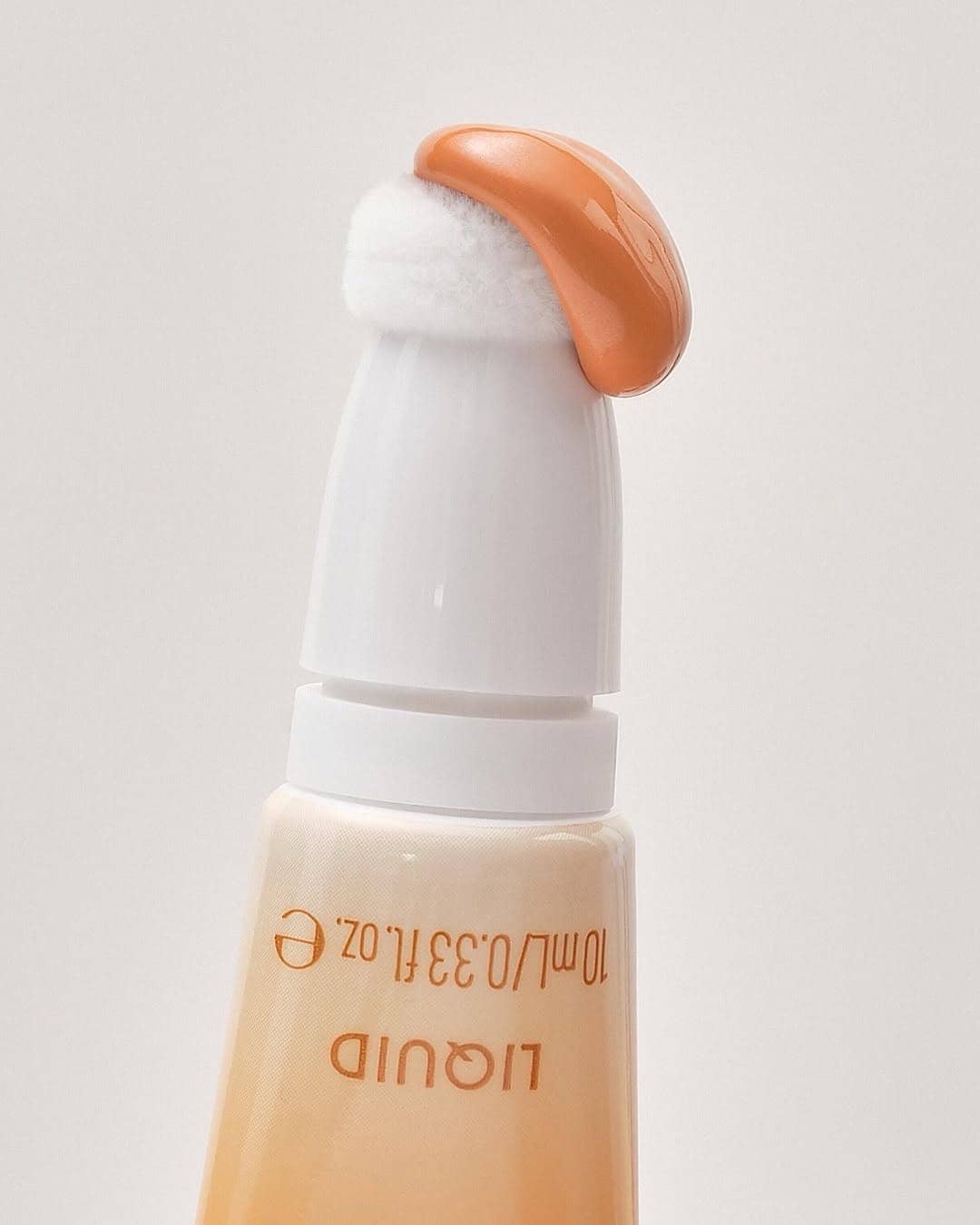Корректор для области вокруг глаз жидкий Under Eye Brightener Liquid, 020 Warm Nude 3